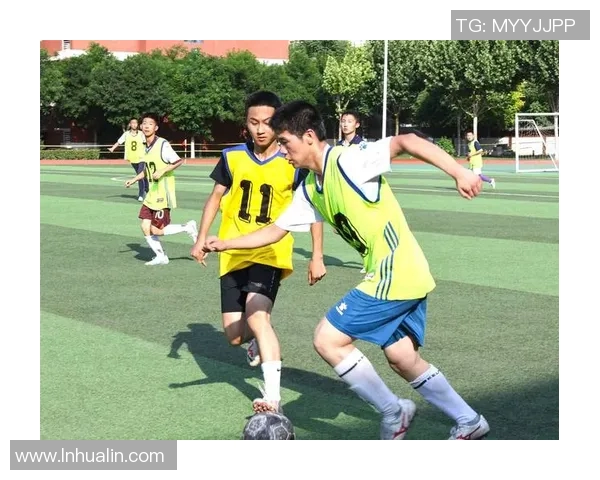 白篮球衣下的足球明星们如何在绿茵场上展现独特风采与魅力