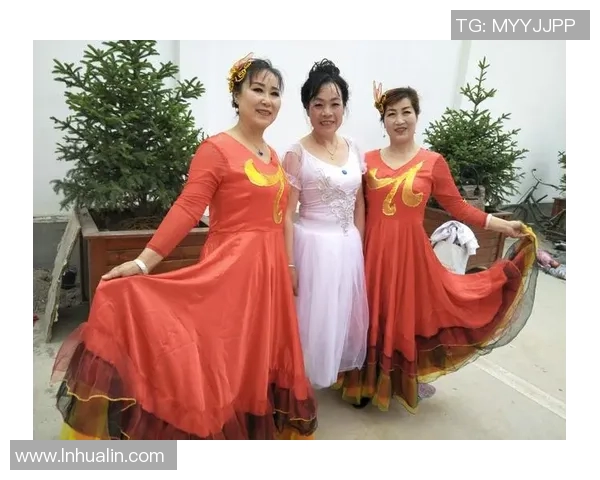 足球明星与中国舞女的完美结合展现魅力与风采的精彩瞬间